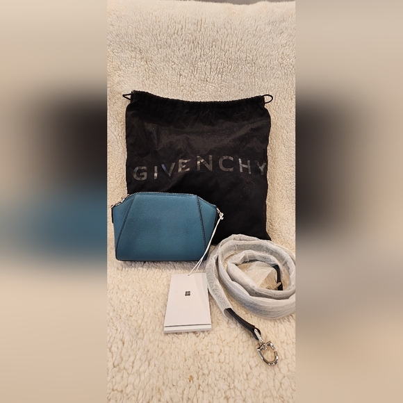 Givenchy Antigona Mini Bag - Picture 2 of 3